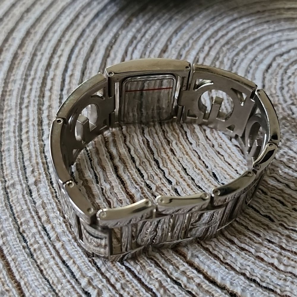 GUESS VINTAGE WATCH  - Picture 9 of 14